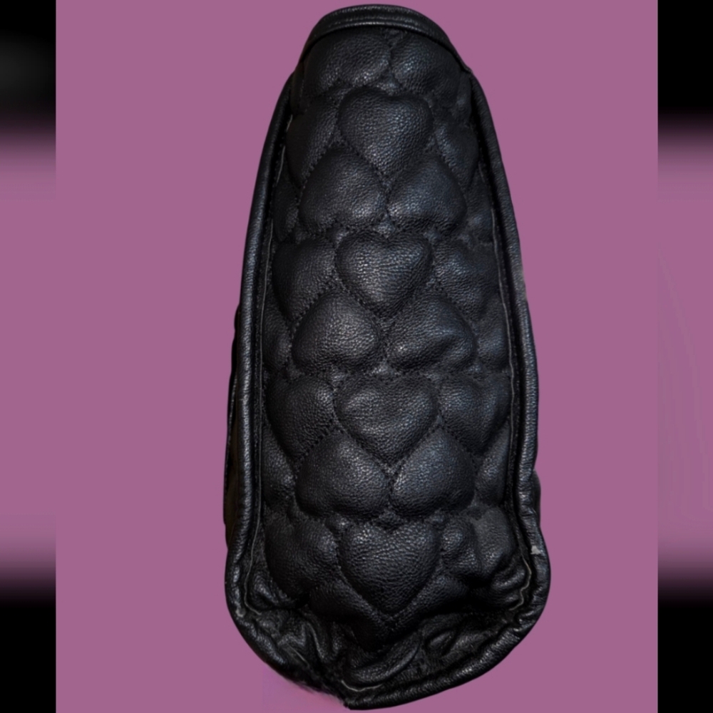 Betsey Johnson Black Heart-Quilted Bag with Gold Chain - Picture 5 of 12